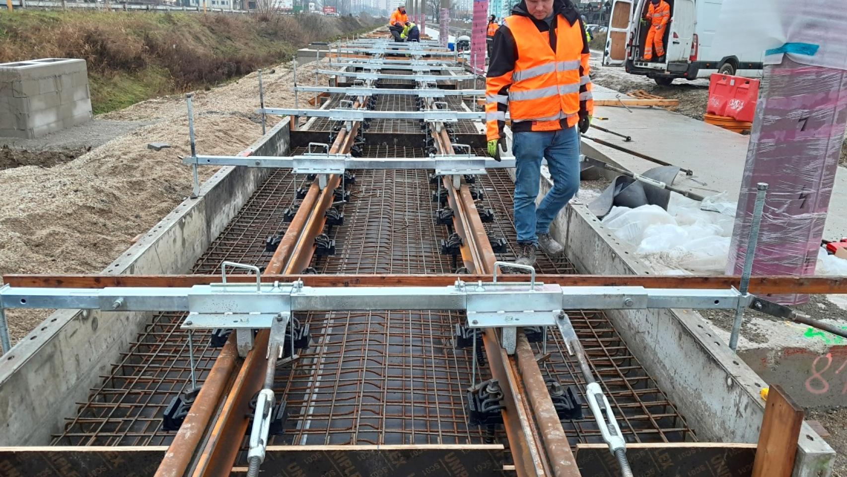 Nosný systém MHD Bratislava - predĺženie električky v Petržalke